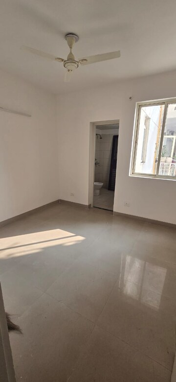 Room in 3 BHK Apartment at Puri Pratham, Sector 84 – for Rent