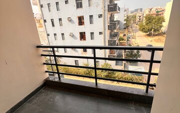 2 BHK Apartment For Rent in Unitech Uniworld Resorts-The Residences, Sector 33