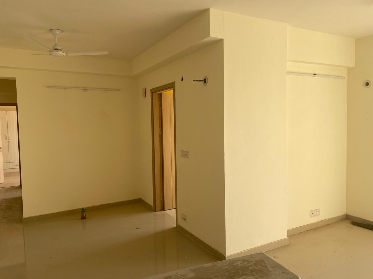 3.5 BHK + Servant Room Apartment For Sale in Himalayan Apartment