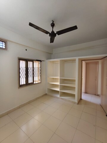 Room in 2 BHK Builder Floor at Somajiguda – for Rent