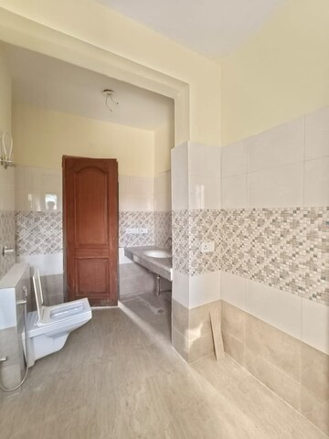 Living Room in 3.5 BHK Builder Floor at Ardee City, Sector 52 – for Rent