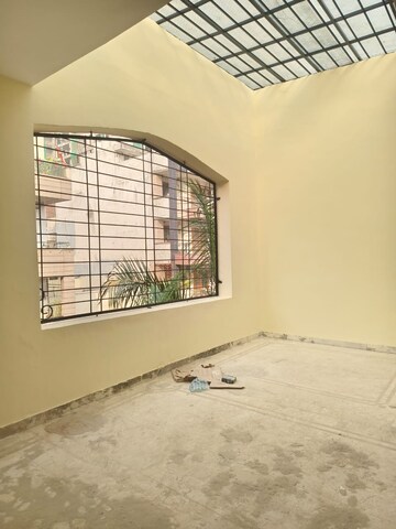 Room in 3.5 BHK Builder Floor at Ardee City, Sector 52 – for Rent