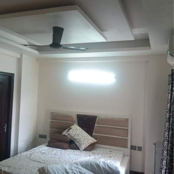 Bedroom in 2.5 BHK Apartment at Gardenia Golf City, Noida Central – for Rent