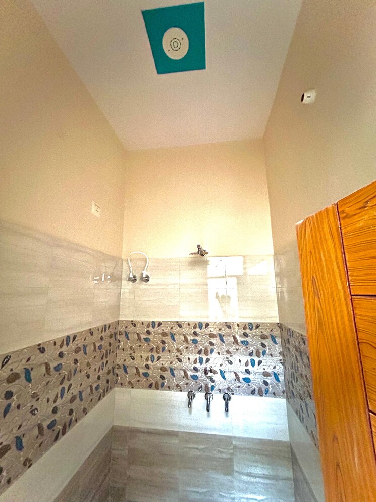 Bathroom, silver-city-meerut 3 Bedroom 105 Sq.Yd. Independent House In Modipuram Meerut 8096304