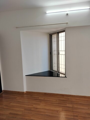 Room in 3 BHK Apartment at Paranjape Gloria Grace, Bavdhan – for Rent