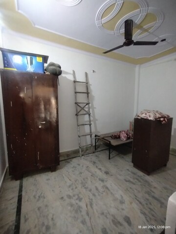 Furnished Amenities in 6 BHK Independent House at Uttam Nagar – for Sale