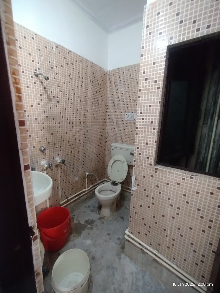 undefined, uttam nagar 6 Bedroom 70 Sq.Yd. Independent House In Uttam Nagar Delhi 8096321