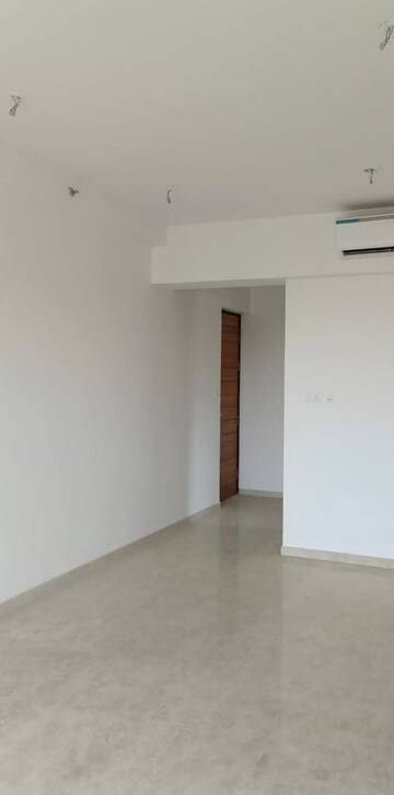 Room in 2 BHK Apartment at Shapoorji Pallonji Vicinia, Powai – for Rent