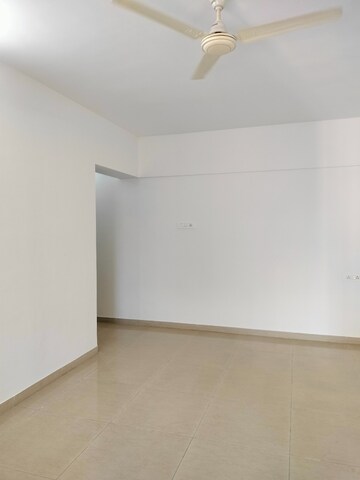 Room in 3 BHK Apartment at Paranjape Gloria Grace, Bavdhan – for Rent