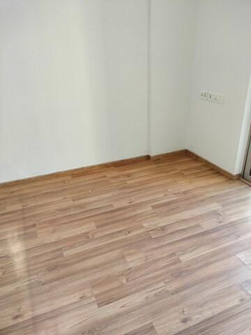 Room in 3 BHK Apartment at Paranjape Gloria Grace, Bavdhan – for Rent