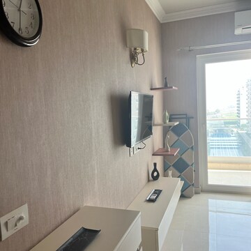 Room in 1 BHK Apartment at Central Park 3 The Room, Sohna Sector 33 – for Rent