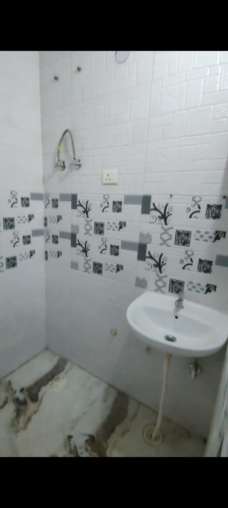 Bathroom, teacher colony 3 Bedroom 1200 Sq.Ft. Builder Floor In Teacher Colony Ghaziabad 8096568
