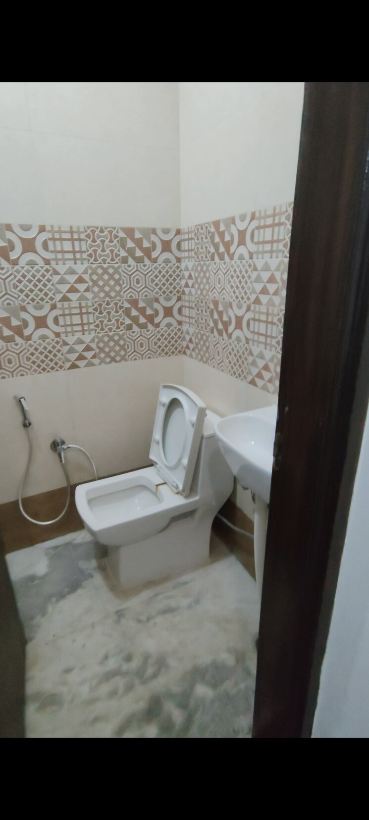 Bathroom, teacher colony 3 Bedroom 1200 Sq.Ft. Builder Floor In Teacher Colony Ghaziabad 8096568