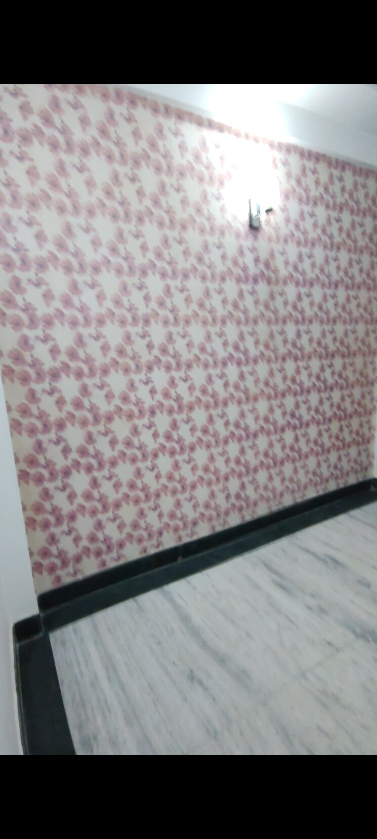 Room, teacher colony 3 Bedroom 1200 Sq.Ft. Builder Floor In Teacher Colony Ghaziabad 8096568