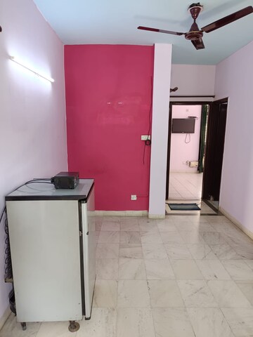 Room in 2.5 BHK Builder Floor at Sushant Lok ii – for Rent