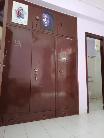 Furnished Amenities in 2.5 BHK Builder Floor at Sushant Lok ii – for Rent