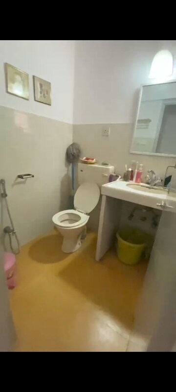Master Bedroom in 2 BHK Apartment at Clover Dale, Koregaon Park – for Rent
