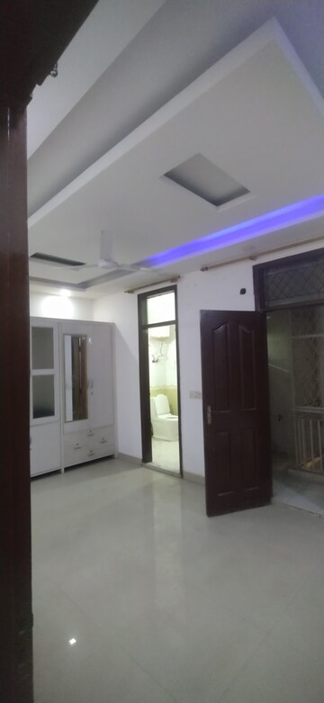 Room in 3 BHK Builder Floor at Panchsheel Vihar – for Rent