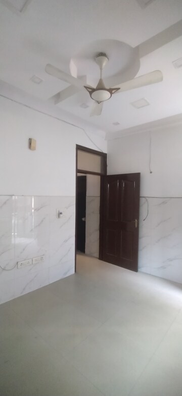 Room in 3 BHK Builder Floor at Panchsheel Vihar – for Rent