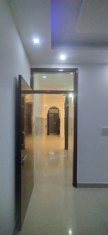 Room in 3 BHK Builder Floor at Panchsheel Vihar – for Rent