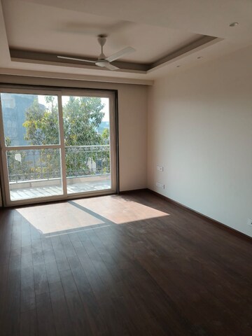 Room in 3 BHK Builder Floor at Ansal Sushant Lok I, Sector 43 – for Rent