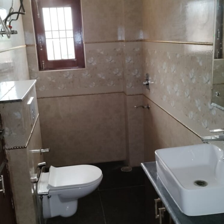 Bathroom, sector 57 3 Bedroom 204 Sq.Yd. Builder Floor In Sector 57 Gurgaon 8096779