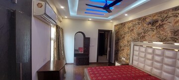 Furnished Amenities in 3 BHK Apartment at Gardenia Golf City, Sector 75 – for Rent
