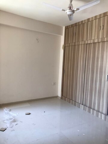 Room in 3 BHK Apartment at Tulip Violet, Sector 69 – for Rent