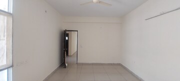 Room in 3 BHK Apartment at Indosam75, Sector 75 – for Rent