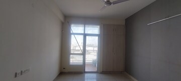 Room in 3 BHK Apartment at Indosam75, Sector 75 – for Rent