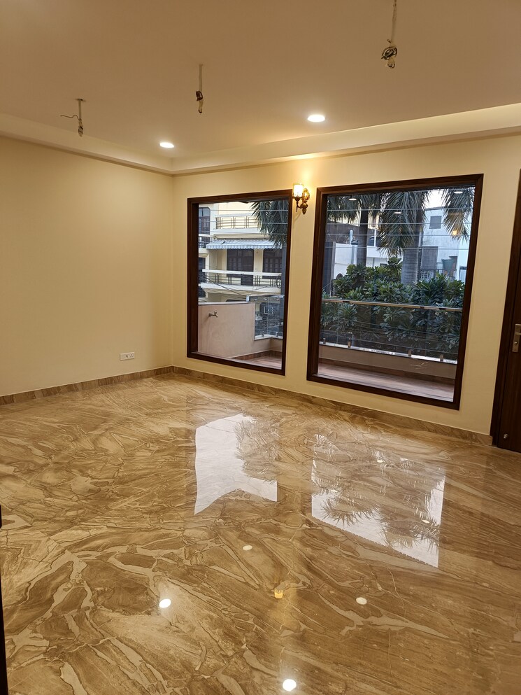Room, sector 36 6+ Bedroom 210 Sq.Mt. Villa In Sector 36 Noida 8096910