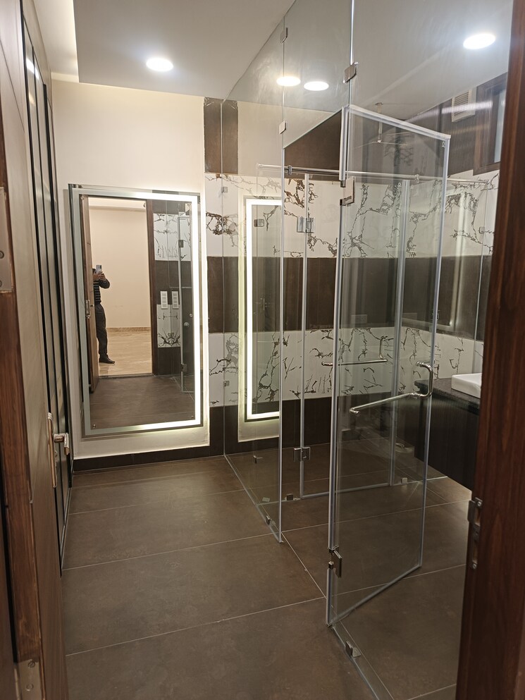 Bathroom, sector 36 6+ Bedroom 210 Sq.Mt. Villa In Sector 36 Noida 8096910