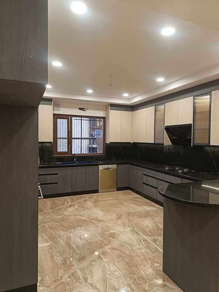 Kitchen, sector 36 6+ Bedroom 210 Sq.Mt. Villa In Sector 36 Noida 8096910
