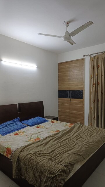 Bedroom in 2 BHK Apartment at DLF The Princeton Estate, Dlf Phase V – for Rent
