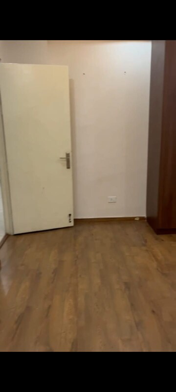 Room in 2 BHK Apartment at Wave Executive Floors, Wave City – for Rent