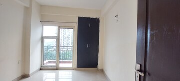 Room in 2 BHK Apartment at Gardenia Golf City, Sector 75 – for Rent