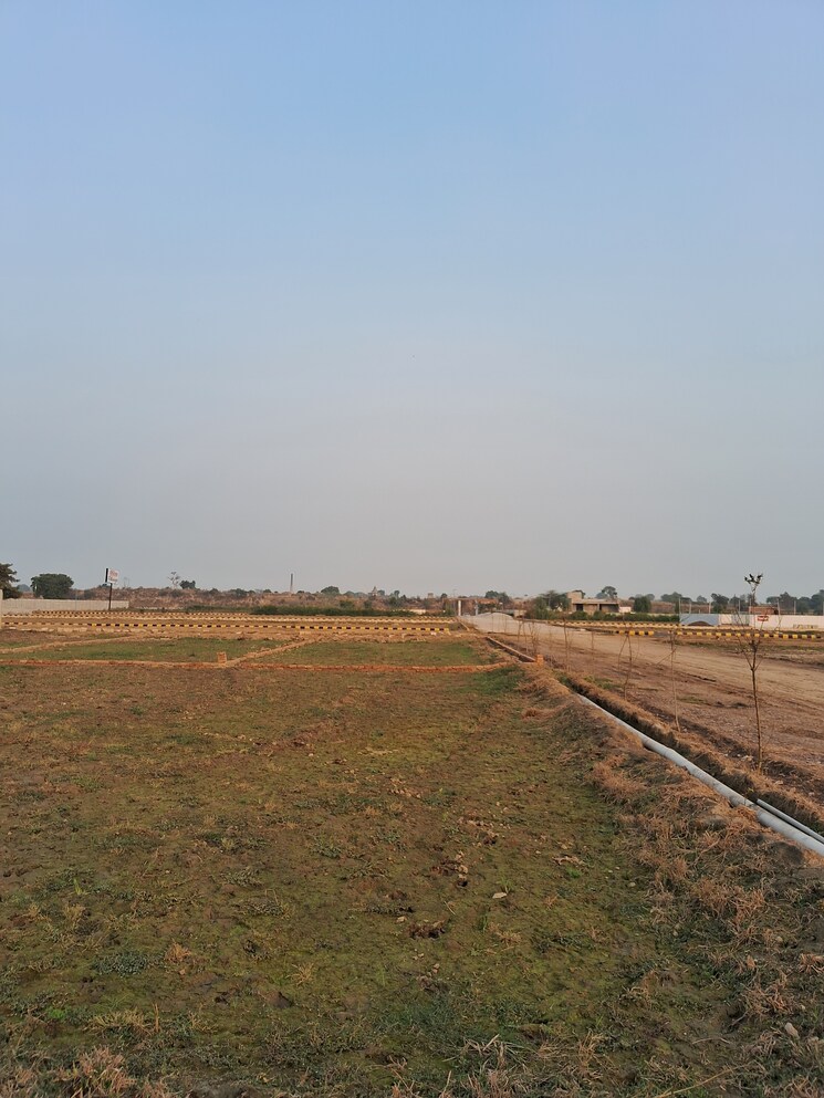 Exterior View, sector 29 yamuna expressway  509 Sq.Yd. Plot In Sector 29 Yamuna Expressway Greater Noida 8096960