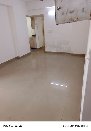 Room in 2.5 BHK Apartment at Supertech Cape Town, Sector 74 – for Rent