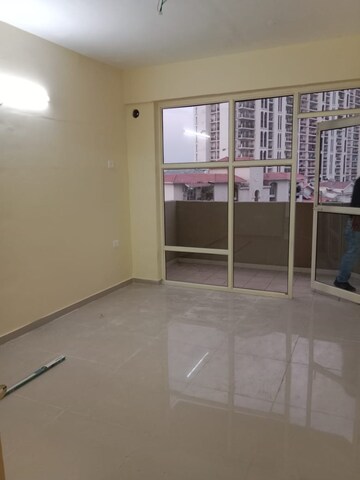 Room in 2 BHK Apartment at Pyramid Elite, Sector 86 – for Rent