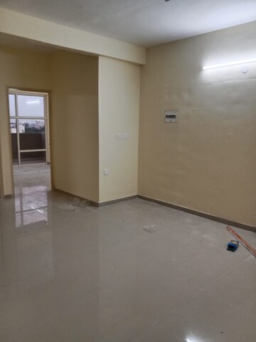 Room in 2 BHK Apartment at Pyramid Elite, Sector 86 – for Rent