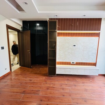 Room in 3 BHK Builder Floor at Palam Vihar Residents Association, Palam Vihar – for Rent
