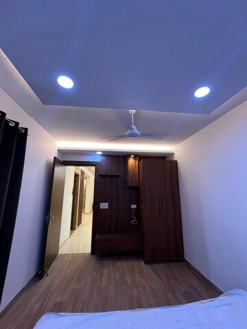 Room in 4 BHK Builder Floor at Sector 52 – for Rent