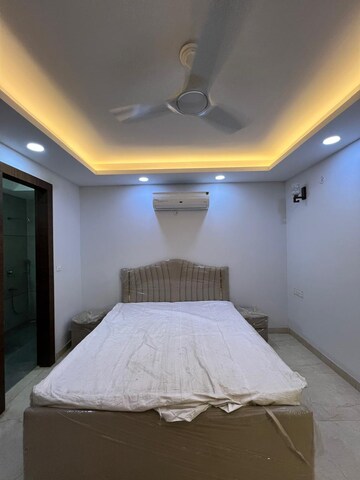 Bedroom in 4 BHK Builder Floor at Sector 52 – for Rent