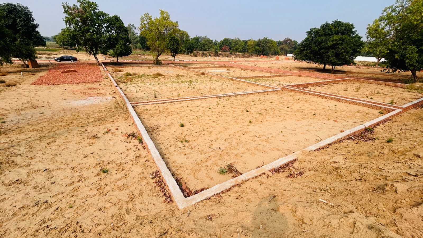 Plot For Sale in Sultanpur Road 