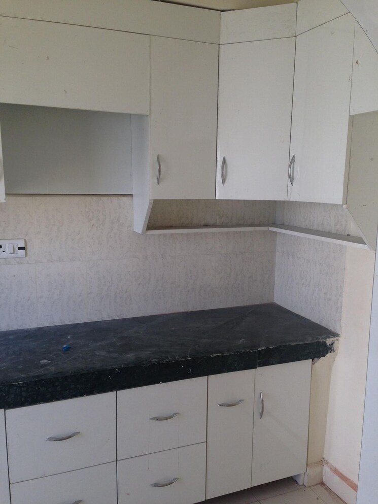 Kitchen, paras-tierea 2 Bedroom 925 Sq.Ft. Apartment In Sector 137 Noida 8097038