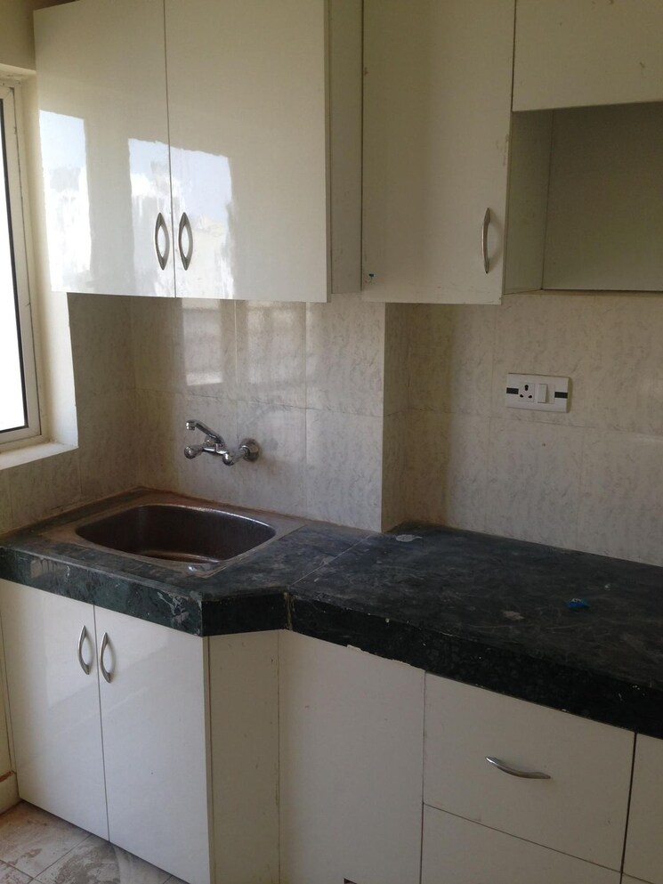 Kitchen, paras-tierea 2 Bedroom 925 Sq.Ft. Apartment In Sector 137 Noida 8097038