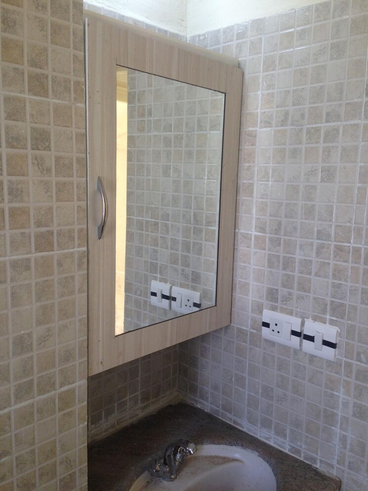 Bathroom, paras-tierea 2 Bedroom 925 Sq.Ft. Apartment In Sector 137 Noida 8097038