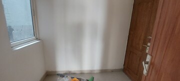 Room in 3 BHK Apartment at Gardenia Golf City, Sector 75 – for Rent
