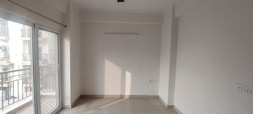 Room in 3 BHK Apartment at Gardenia Golf City, Sector 75 – for Rent
