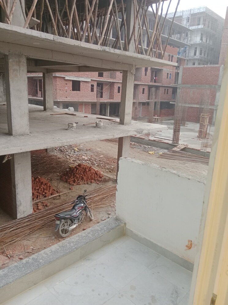 Balcony, sector 73 2 Bedroom 1050 Sq.Ft. Builder Floor In Sector 73 Noida 8097103